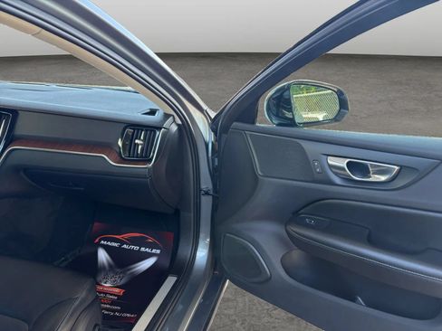 Used 2021 Volvo S60 T5 Momentum w/ Premium Package FWD image 19