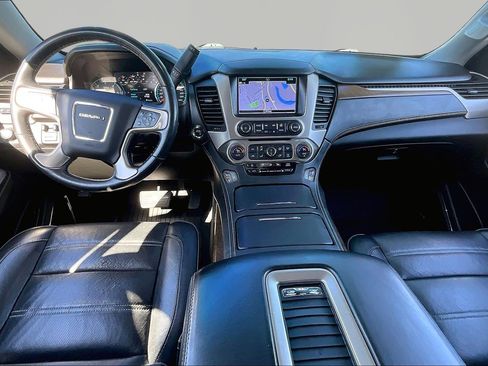 Used 2020 GMC Yukon Denali w/ Denali Premium Package image 8