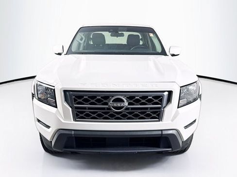 Used 2024 Nissan Frontier SV w/ Technology Package AWD/4WD image 2