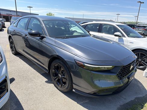 Used 2025 Honda Accord SE image 2