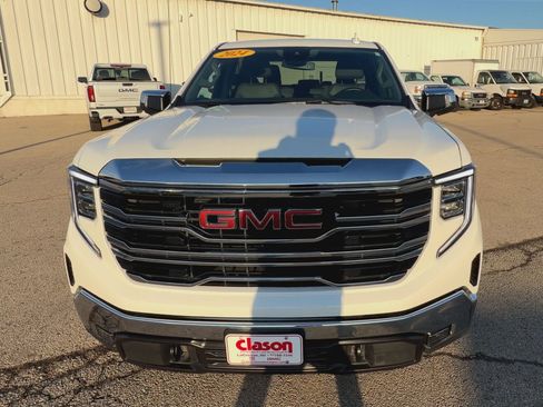 Used 2024 GMC Sierra 1500 SLT image 3