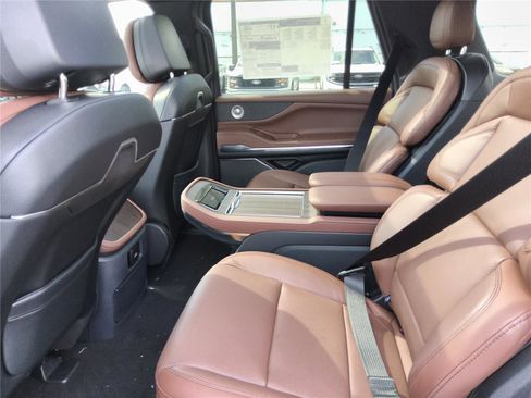 New 2026 Lincoln Navigator L Reserve AWD/4WD image 18