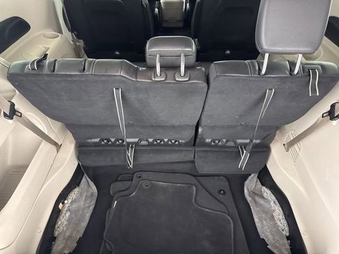 Used 2022 Chrysler Pacifica Touring-L FWD image 26