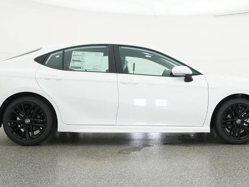 Used 2026 Toyota Camry SE FWD image 36