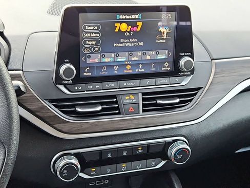 Used 2025 Nissan Altima 2.5 SV FWD image 19