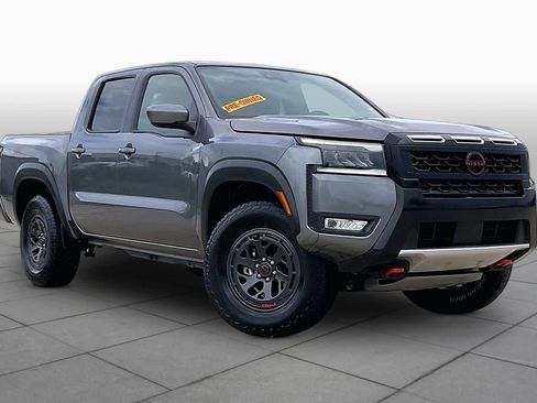 Used 2026 Nissan Frontier PRO-4X AWD/4WD image 3