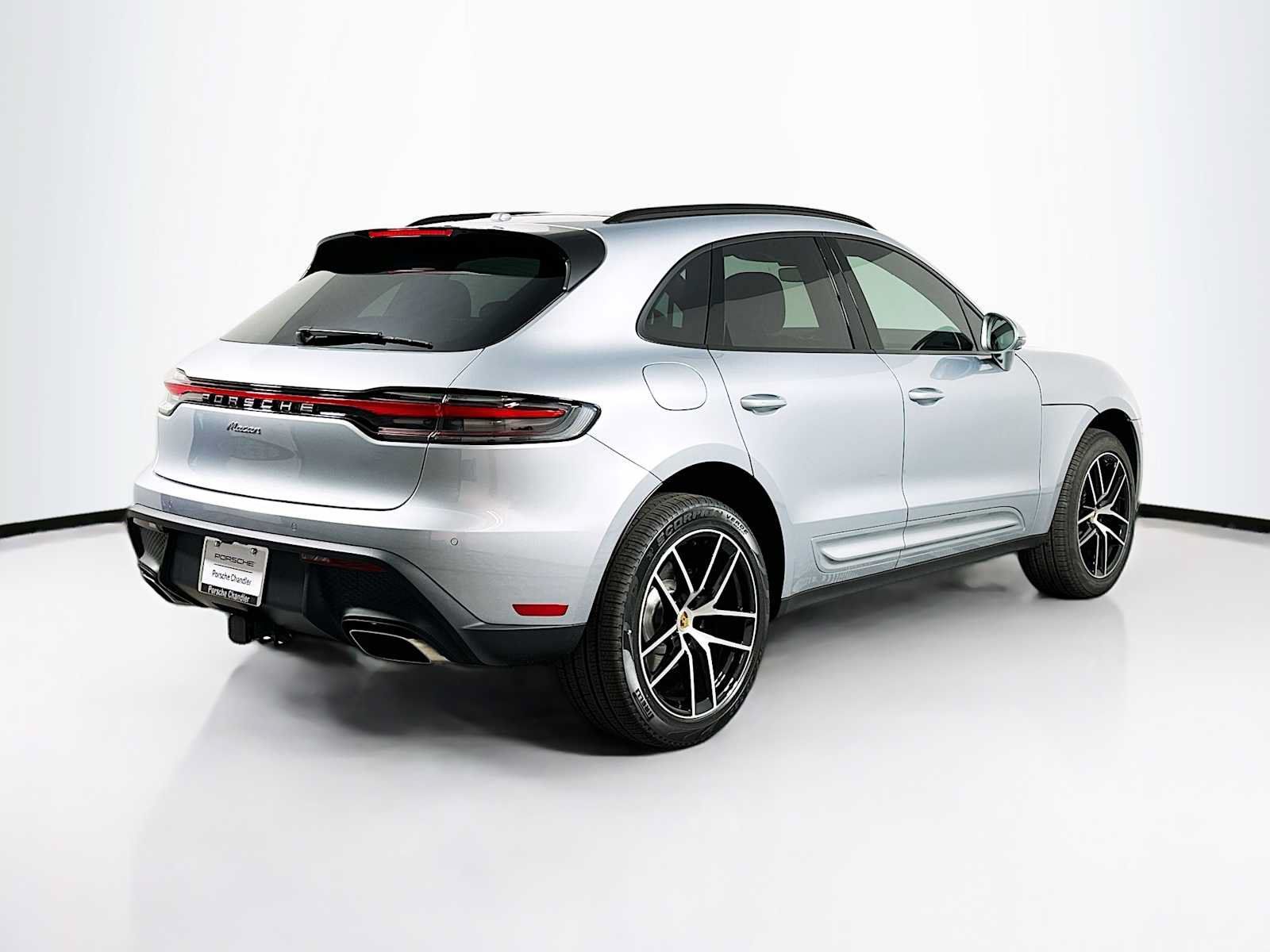 Used 2026 Porsche Macan AWD/4WD image 9