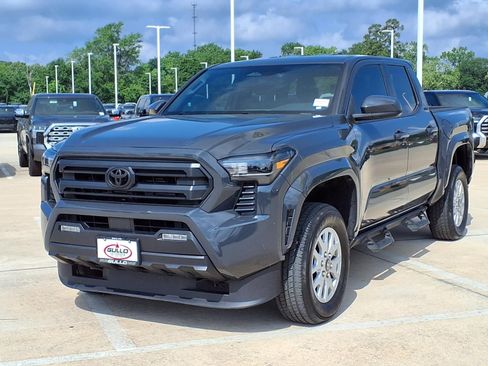 Certified 2025 Toyota Tacoma SR5 image 3