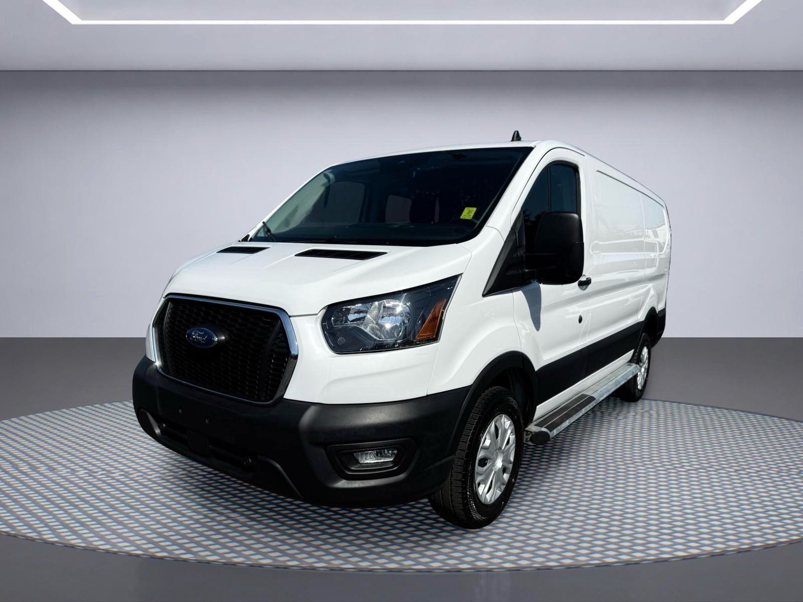 Used 2025 Ford Transit 250 Low Roof w/ Exterior Upgrade Package RWD image 2