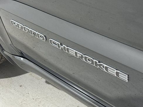 Used 2020 Jeep Grand Cherokee Overland image 32