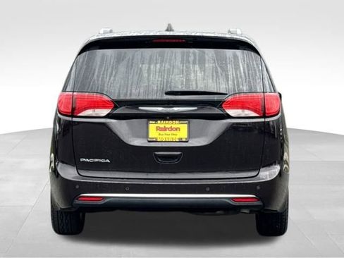 Used 2017 Chrysler Pacifica Touring-L Plus w/ Tire & Wheel Group image 7