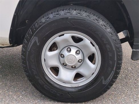 Used 2019 Toyota Tacoma SR image 11