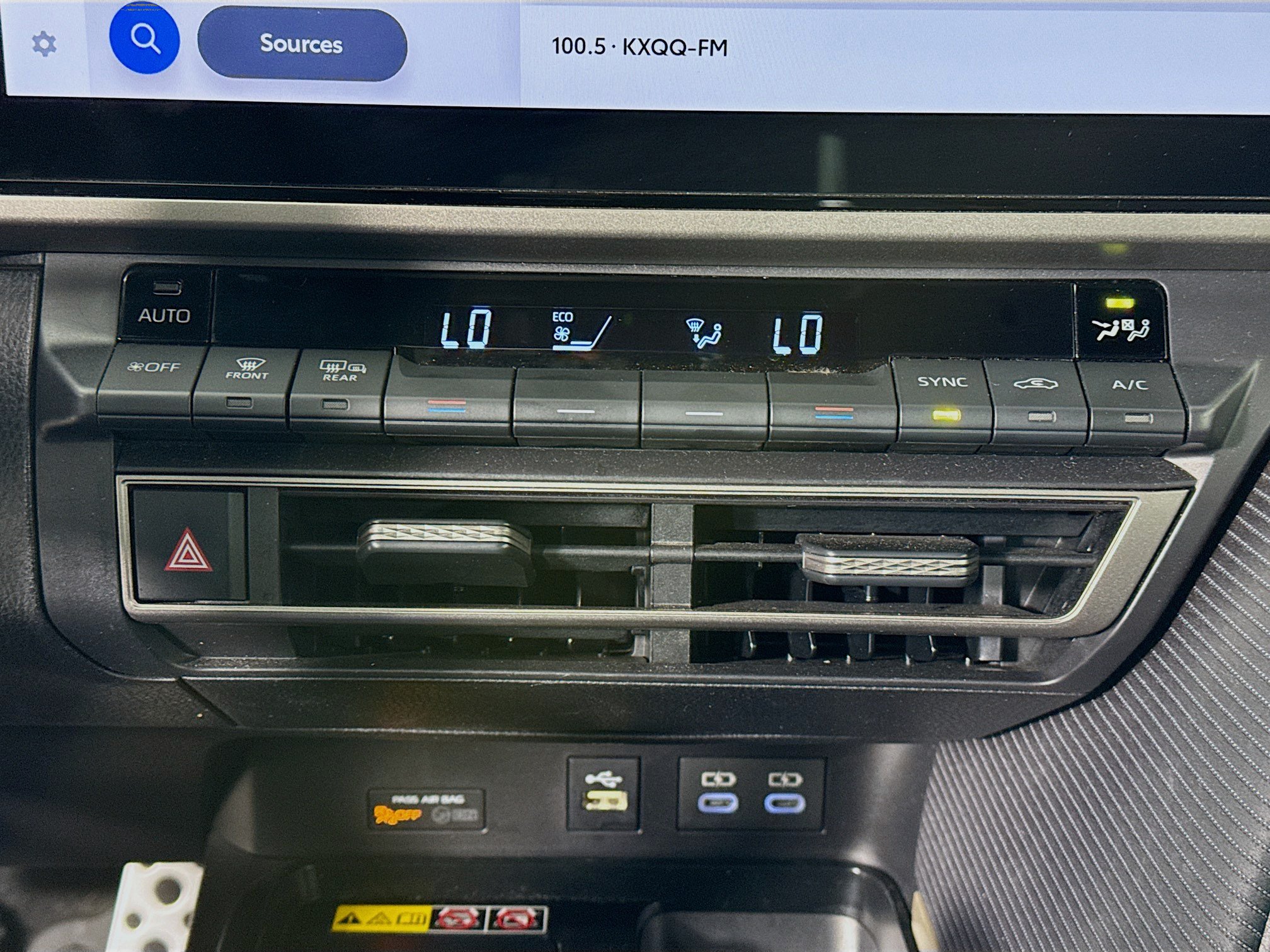 Used 2025 Toyota Camry SE w/ Multimedia Upgrade Package FWD image 15