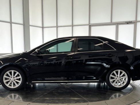 Used 2012 Toyota Camry XLE w/ Leather Pkg FWD image 4