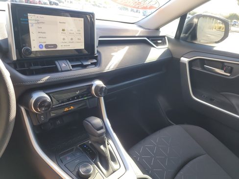 Used 2025 Toyota RAV4 XLE image 22