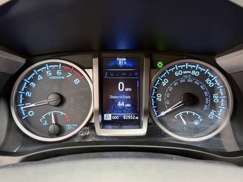 Used 2018 Toyota Tacoma Limited AWD/4WD image 21