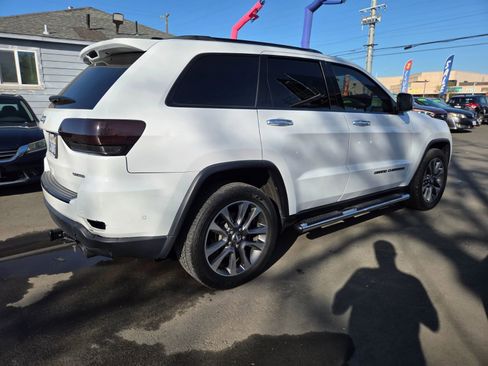 Used 2018 Jeep Grand Cherokee Limited image 3