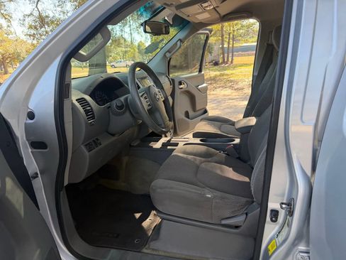 Used 2016 Nissan Frontier SV image 15