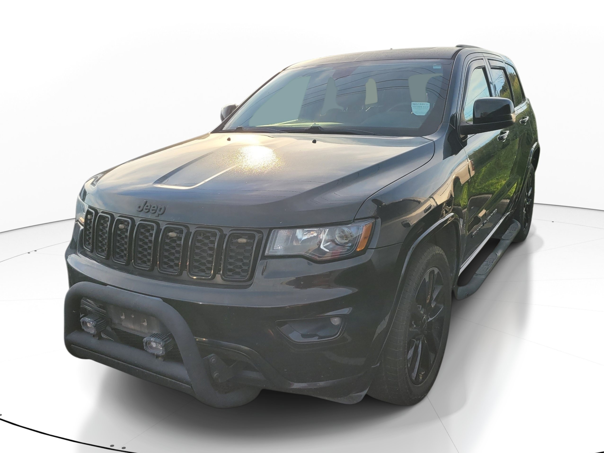 Used 2019 Jeep Grand Cherokee Altitude AWD/4WD image 3