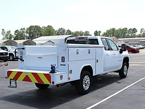 Used 2024 Chevrolet Silverado 2500 LT AWD/4WD image 5