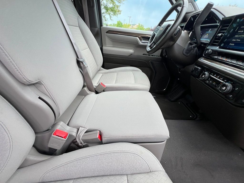 Used 2024 Chevrolet Silverado 1500 LT w/ Safety Package AWD/4WD image 29