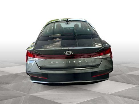 Used 2026 Hyundai Elantra SE FWD image 7