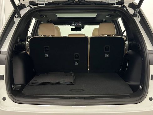 New 2024 Jeep Grand Cherokee Limited w/ Luxury Tech Group II image 36