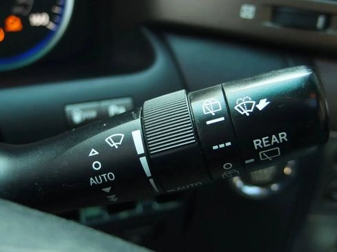 Used 2011 Lexus LX 570 4WD w/ Luxury Pkg image 72