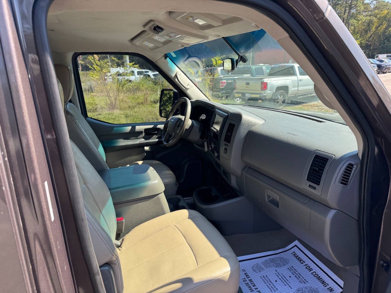 Used 2017 Nissan NV 3500 SL RWD image 17
