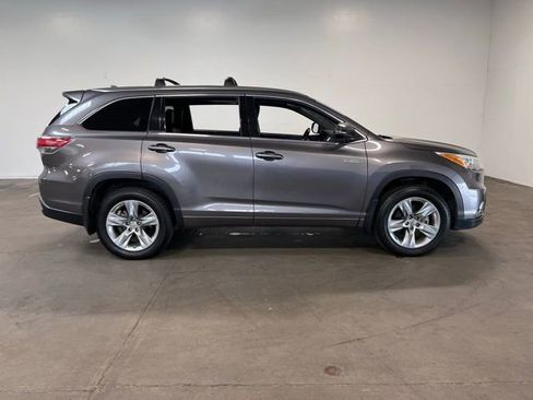 Used 2015 Toyota Highlander Limited image 2