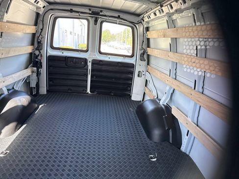 Used 2025 Chevrolet Express 2500 w/ Driver Convenience Package RWD image 10