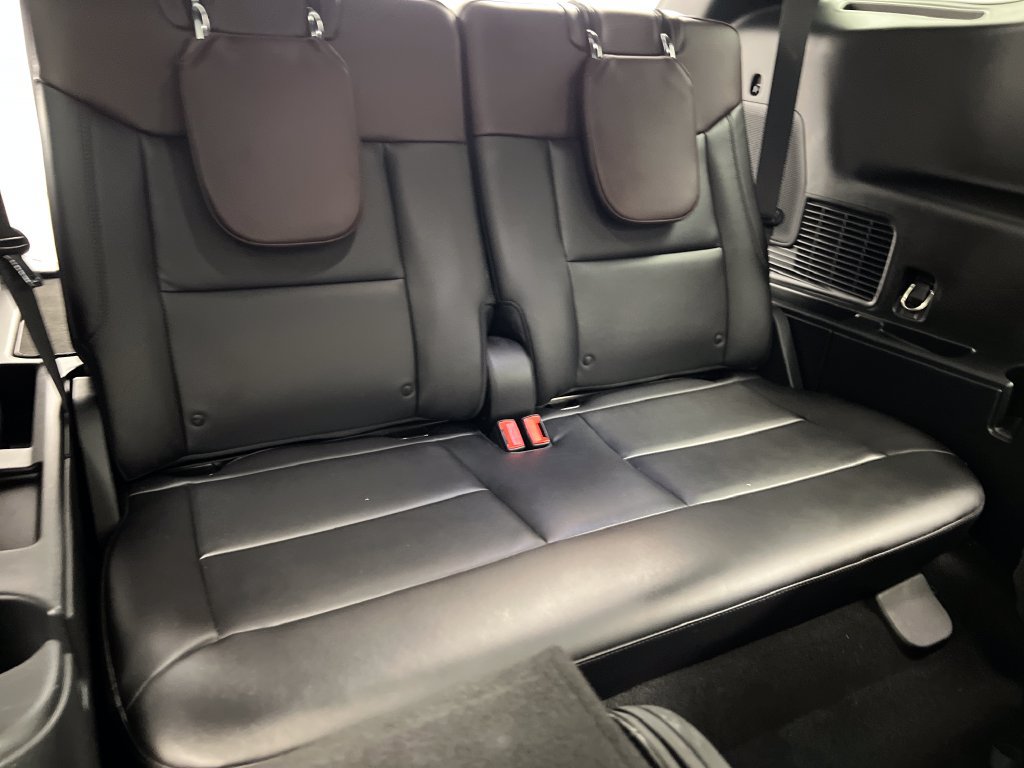 Used 2023 Ford Explorer Platinum w/ Technology Package AWD/4WD image 30