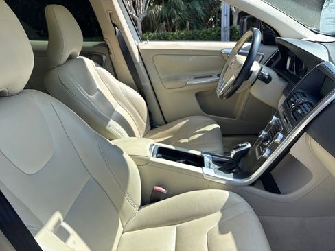 Used 2015 Volvo XC60 T5 Platinum image 28