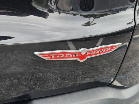 Used 2022 Jeep Renegade Trailhawk AWD/4WD image 10