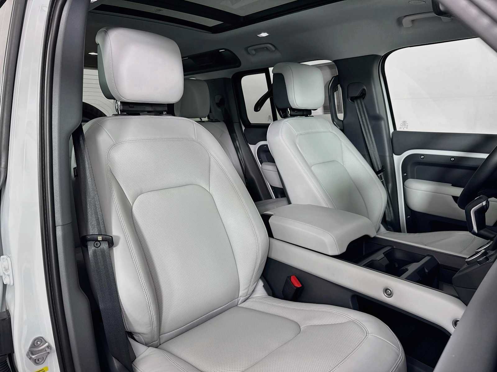 New 2026 Land Rover Defender 110 X-Dynamic SE AWD/4WD image 27