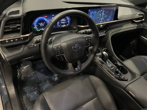 Used 2025 Toyota Crown Signia AWD/4WD image 13
