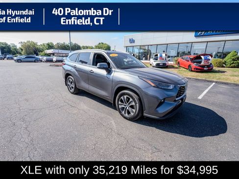 Used 2023 Toyota Highlander XLE image 1