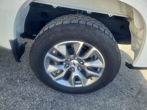 Used 2022 Chevrolet Silverado 1500 RST w/ Safety Package image 9