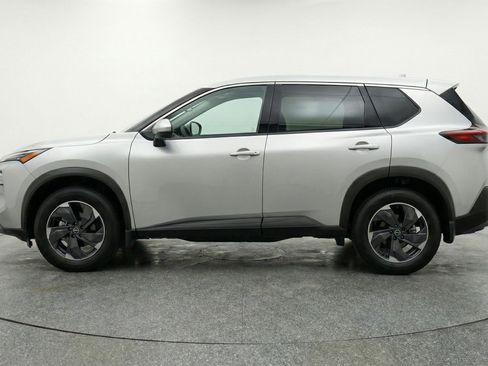 Used 2025 Nissan Rogue SV image 5
