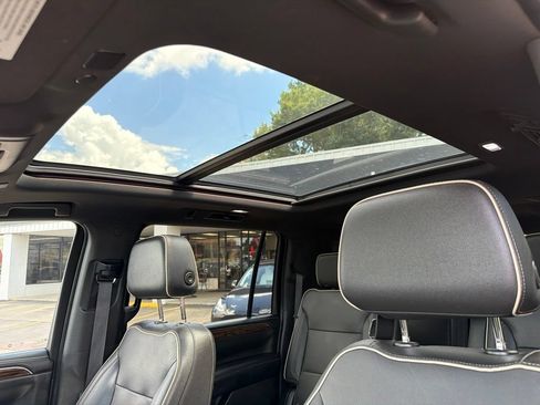 Used 2021 Chevrolet Suburban Premier w/ Premium Package AWD/4WD image 23