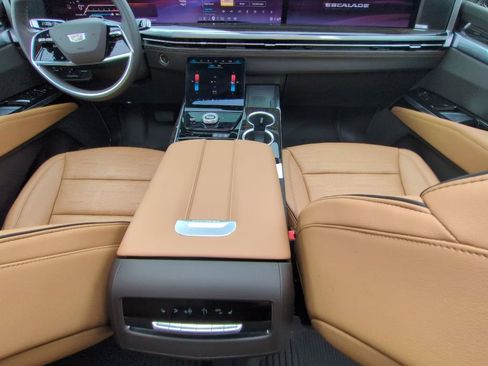 Used 2026 Cadillac Escalade Luxury w/ Touring Package AWD/4WD image 27