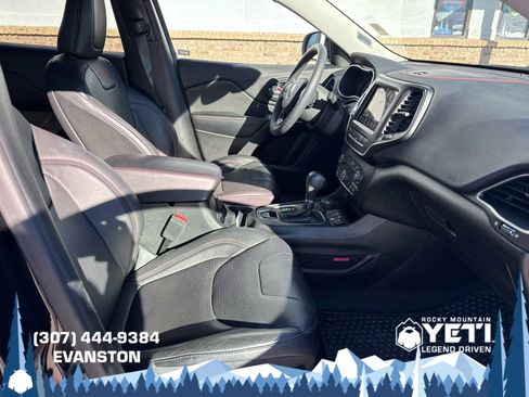 Used 2021 Jeep Cherokee Trailhawk w/ Technology Group image 11