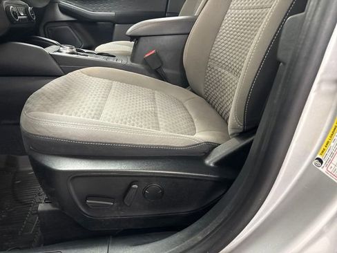 Used 2020 Ford Escape SE image 11