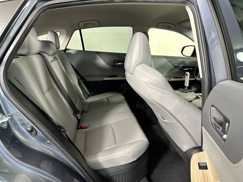 Used 2022 Toyota Venza Limited image 27