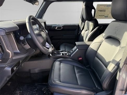 New 2025 Ford Bronco Badlands image 9