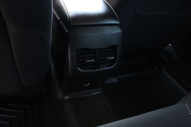 Used 2020 Ford Fusion SE FWD image 22