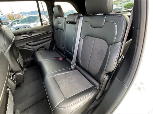 New 2025 Jeep Grand Cherokee Altitude AWD/4WD image 11