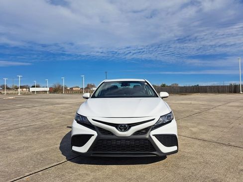 Used 2024 Toyota Camry SE image 2