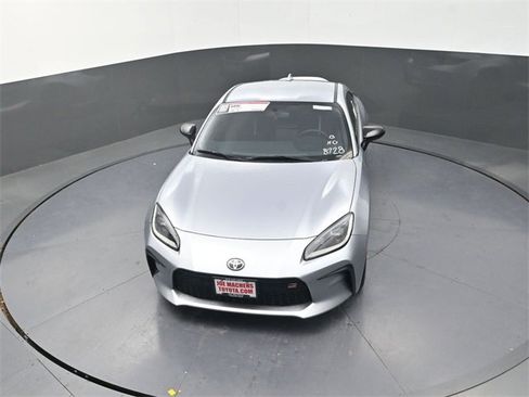 New 2025 Toyota GR86 Premium image 16
