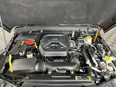 Used 2022 Jeep Wrangler Sahara w/ Cold Weather Group image 31